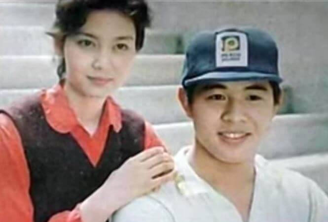 Huang Qiuyan and Jet Li picture from their younger days.
